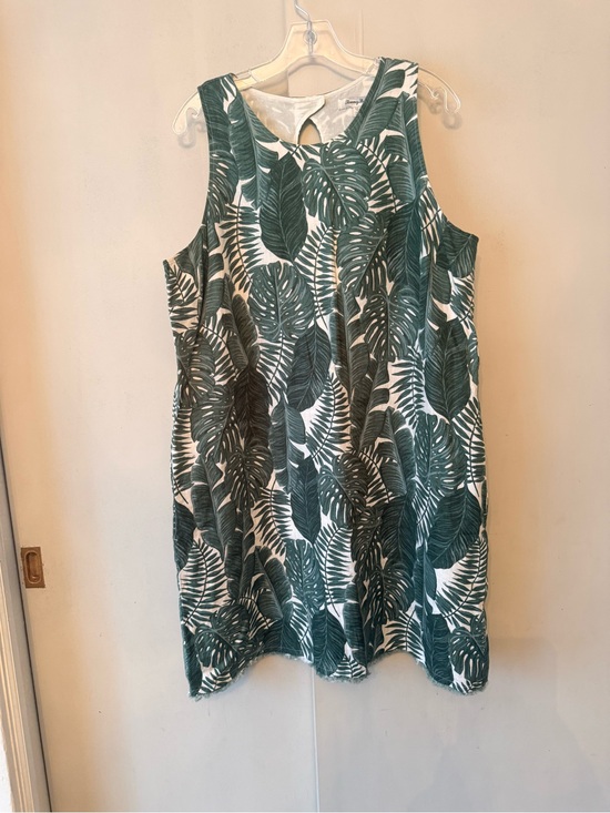 Tommy Bahama Dresses & Skirts - Tommy Bahama Green and White Tropical Leaf Shift Dress